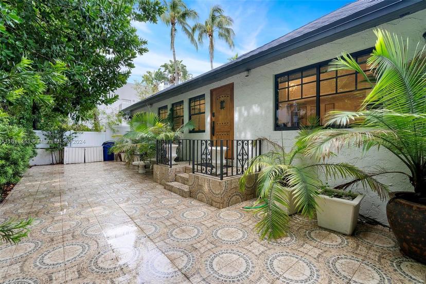 Picture of 242 Meridian Ave, Miami Beach FL 33139