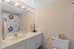 Picture of 18181 NE 31St Ct # 2202, Aventura, FL 33160