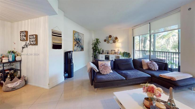 Picture of 3301 N Country Club Dr # 205, Aventura FL 33180