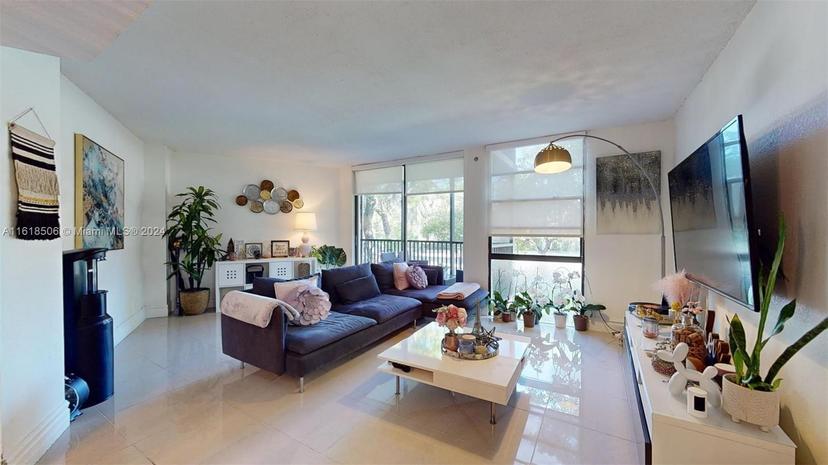 Picture of 3301 N Country Club Dr # 205, Aventura FL 33180