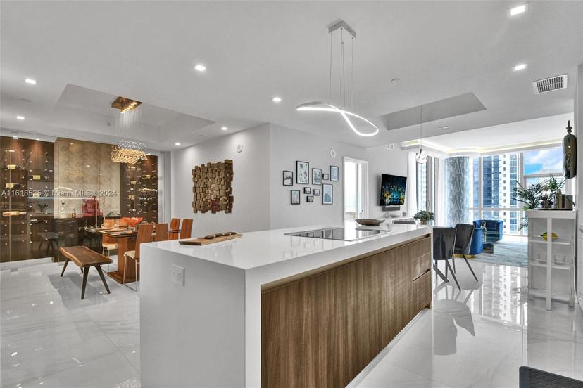 Picture of 851 NE 1St Ave # 2112, Miami FL 33132