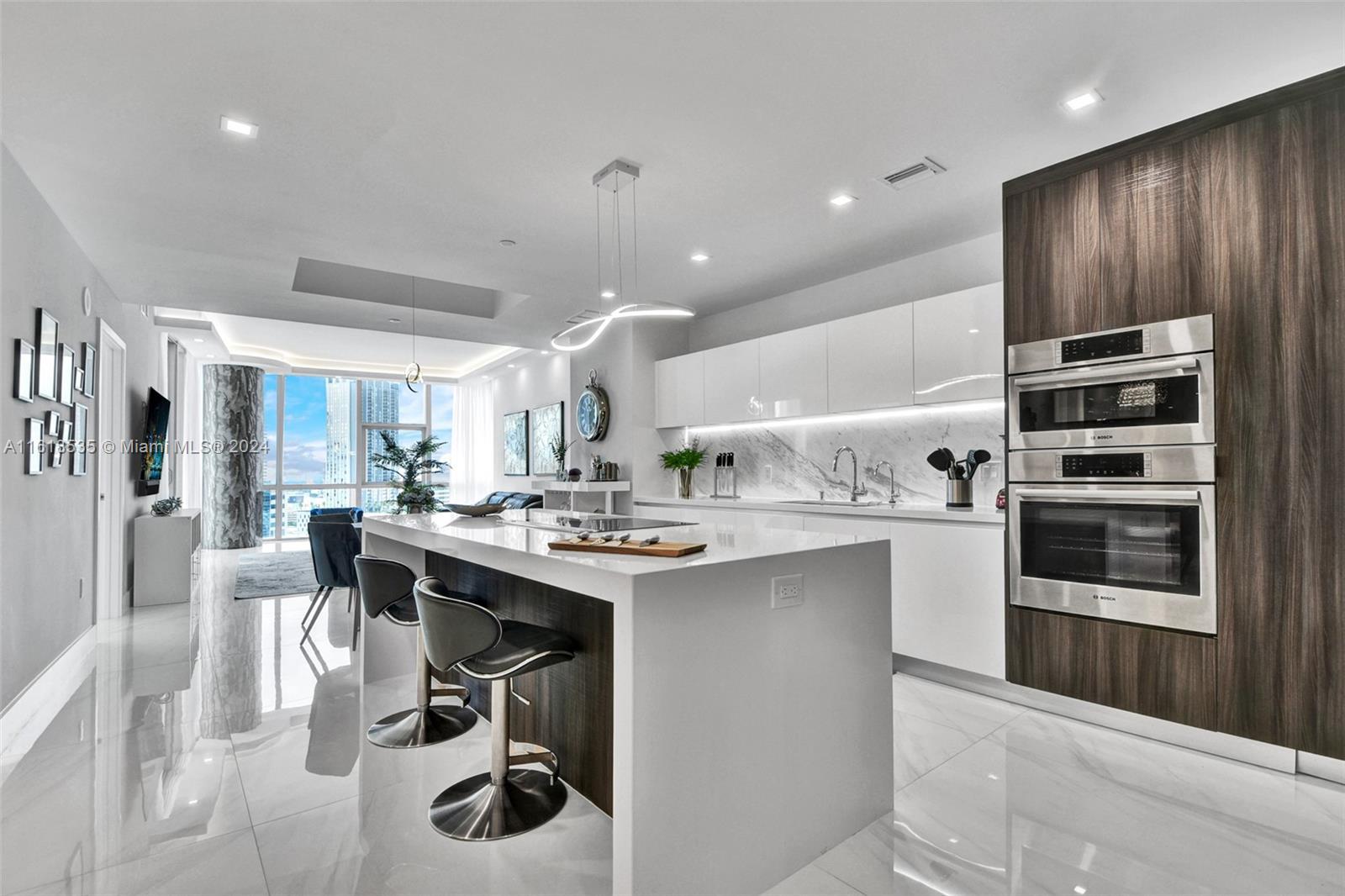 Picture of 851 NE 1St Ave # 2112, Miami, FL 33132