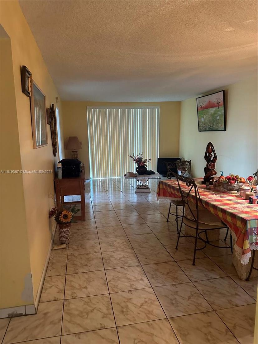 Picture of 5945 Del Lago Cir # 201, Sunrise FL 33313