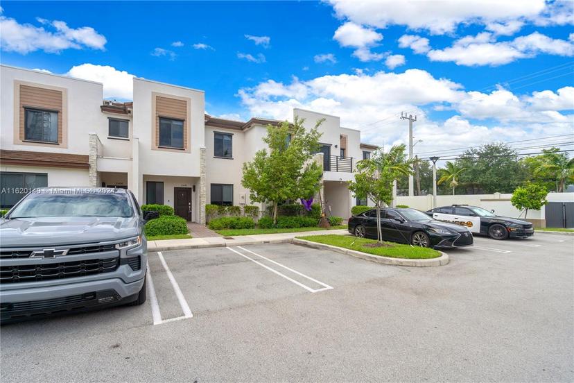 Picture of 21442 NE 3Rd Pl, Miami FL 33179