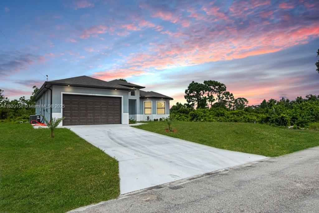 Picture of 570 Sherwood Ave S, Lehigh Acres, FL 33974