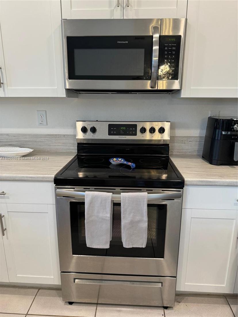 Picture of 21441 NE 3Rd Pl, Miami FL 33179
