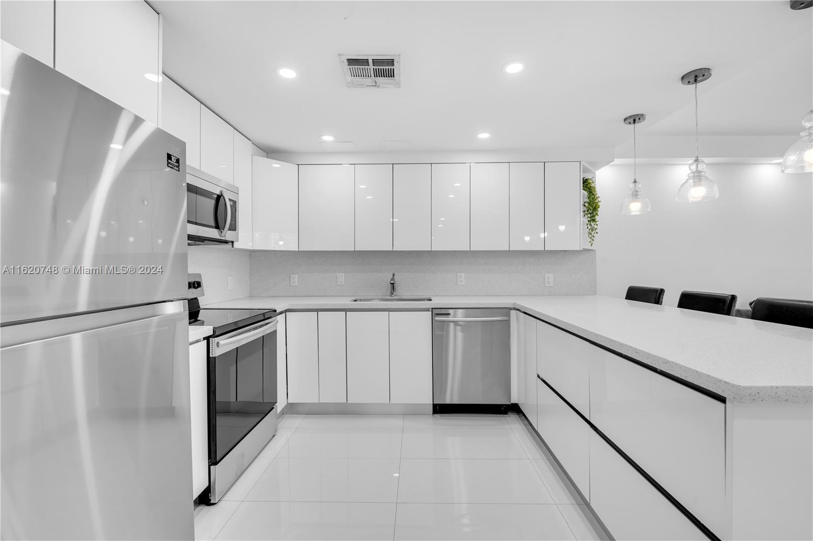 Picture of 100 Bayview Dr # 430, Sunny Isles Beach, FL 33160