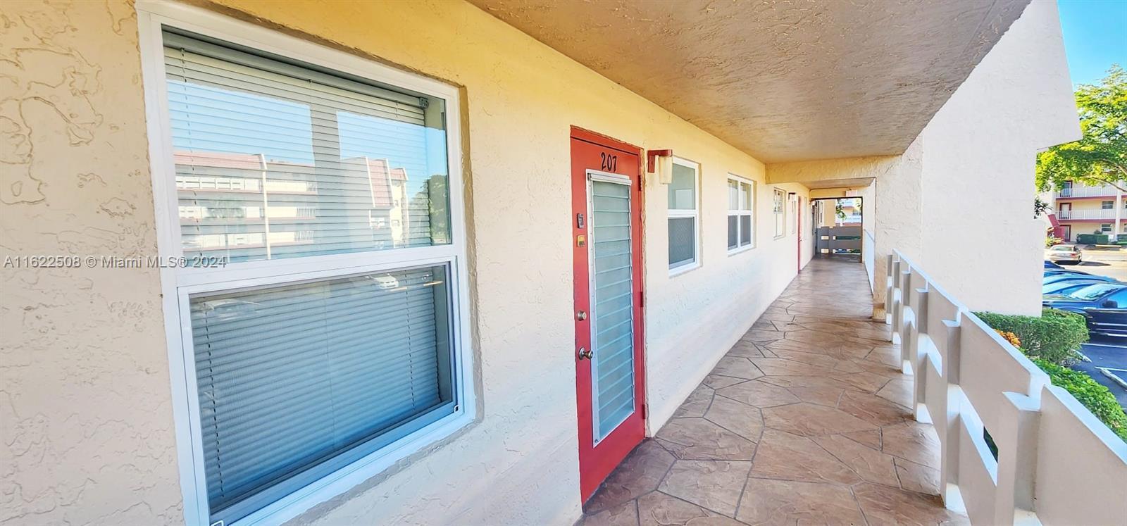 Picture of 1015 Country Club Dr # 207, Margate, FL 33063