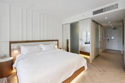 Picture of 2201 Collins Ave # 327, Miami Beach, FL 33139