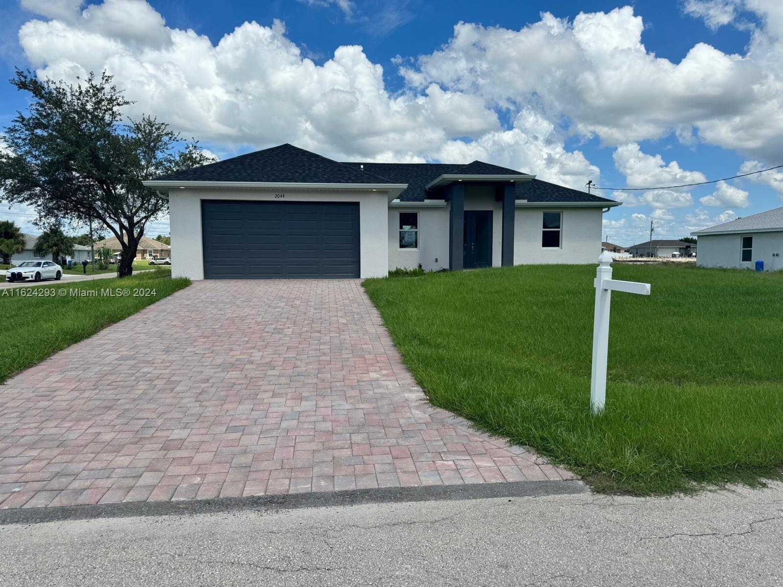 Picture of 2044 Crawford Ave N, Lehigh Acres, FL 33971