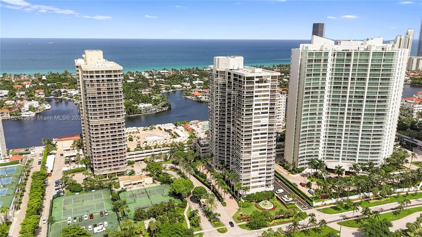 Picture of 20185 E Country Club Dr # 502, Aventura FL 33180