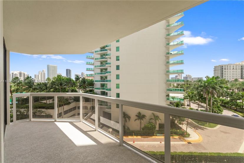 Picture of 20185 E Country Club Dr # 502, Aventura FL 33180