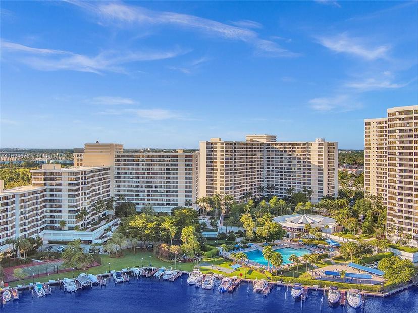 Picture of 2500 Parkview Dr # 2415, Hallandale Beach FL 33009