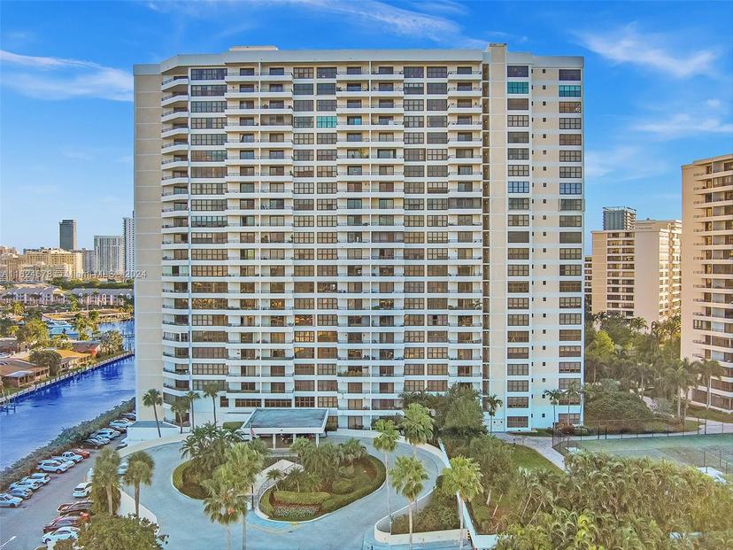 Picture of 2500 Parkview Dr # 2415, Hallandale Beach FL 33009