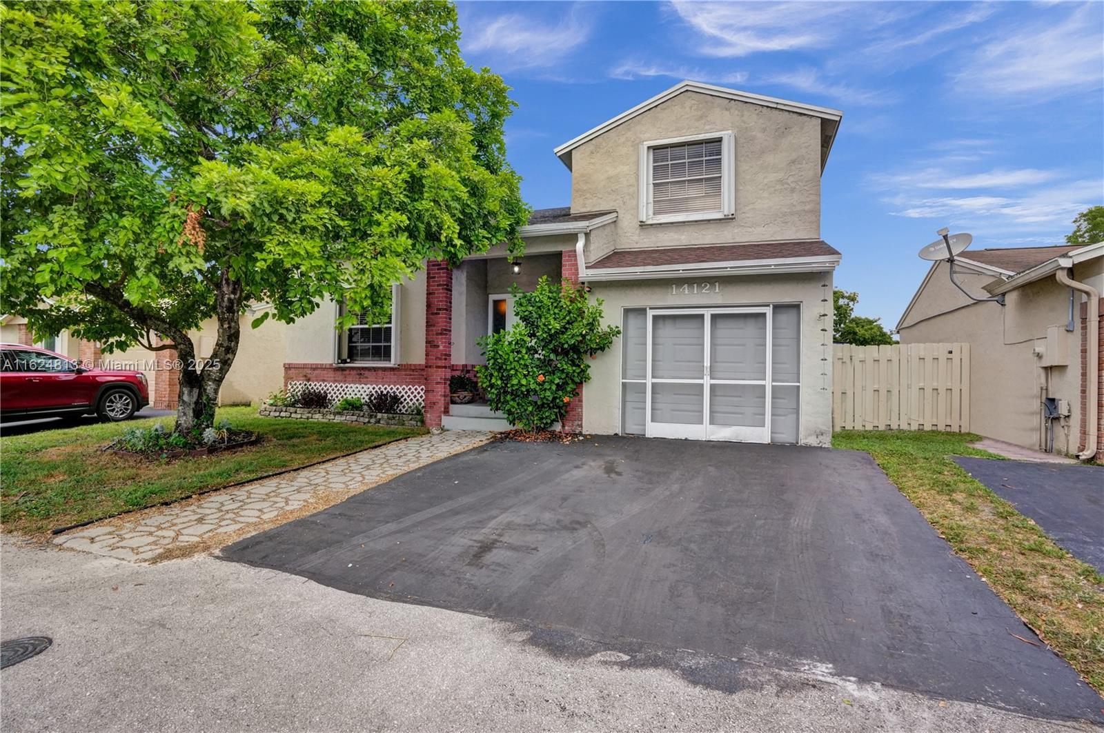 Picture of 14121 Langley Pl, Davie, FL 33325