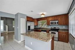 Picture of 14121 Langley Pl, Davie, FL 33325