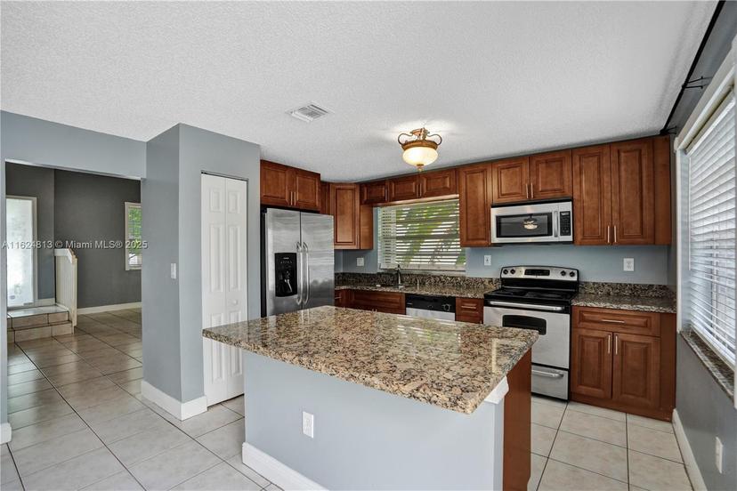 Picture of 14121 Langley Pl, Davie FL 33325