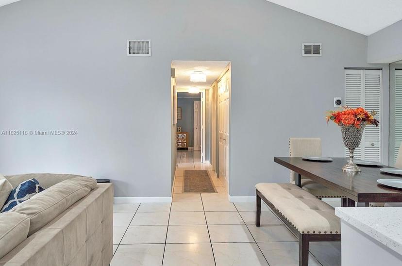 Picture of 3001 N Oakland Forest Dr # 301, Oakland Park FL 33309
