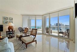 Picture of 21050 Point Pl # 2702, Aventura, FL 33180