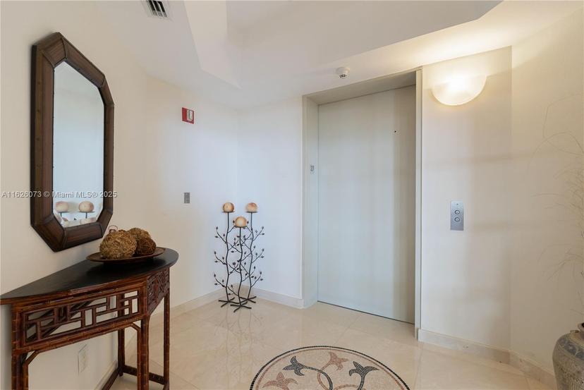 Picture of 21050 Point Pl # 2702, Aventura FL 33180
