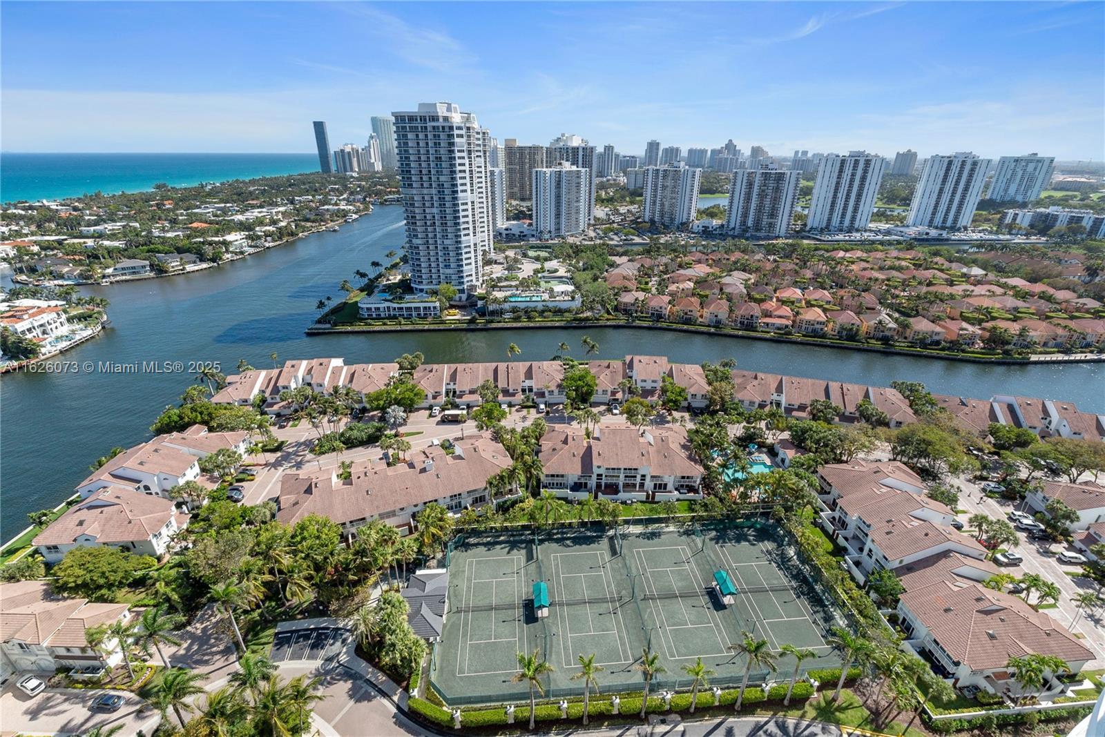 Picture of 21050 Point Pl # 2702, Aventura, FL 33180