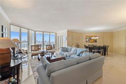 Picture of 21050 Point Pl # 2702, Aventura, FL 33180