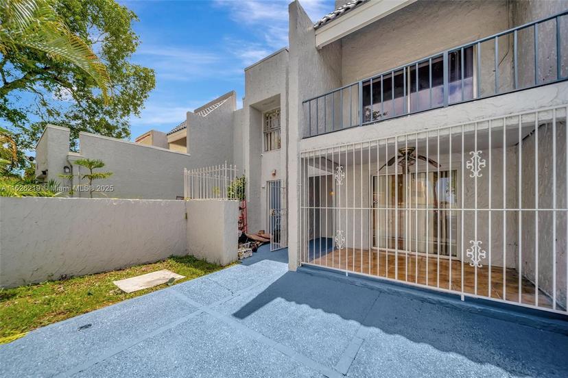 Picture of 1809 NW 58Th Ave # 18, Lauderhill FL 33313