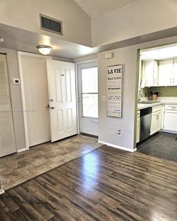 Picture of 1624 SE Green Acres Cir # 201, Port St. Lucie, FL 34952