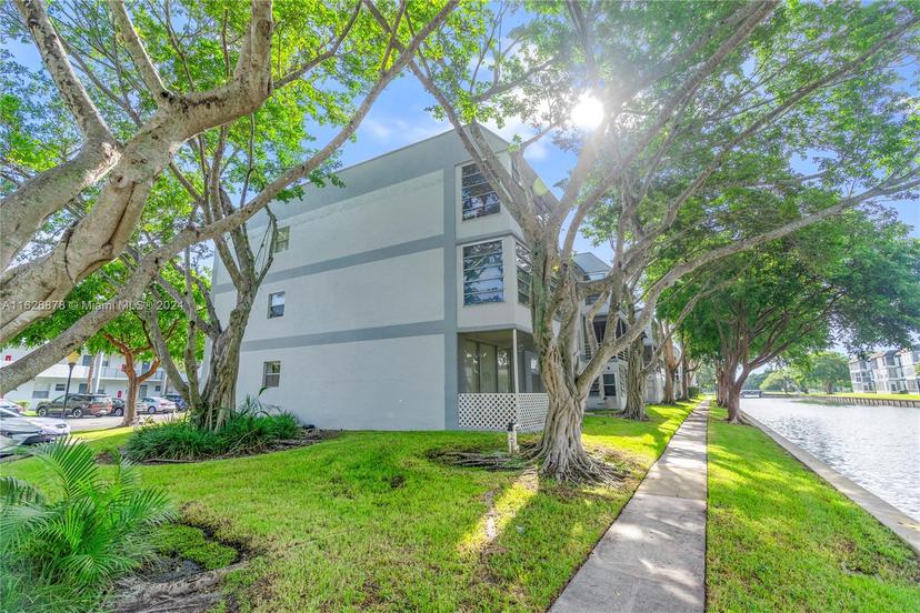 Picture of 8360 Sands Point Blvd # G110, Tamarac FL 33321