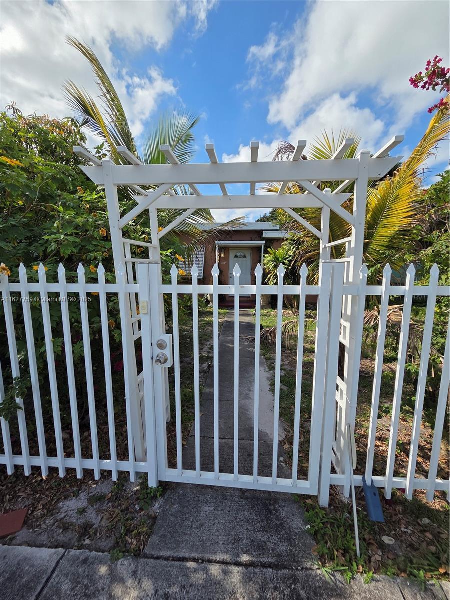 Picture of 1050 NW 142Nd St, Miami, FL 33168
