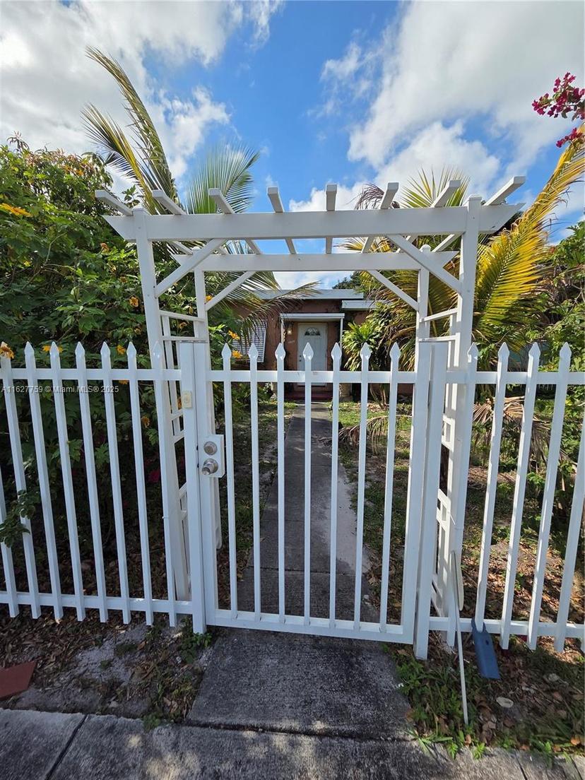 Picture of 1050 NW 142Nd St, Miami FL 33168