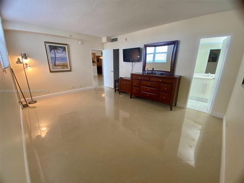 Picture of 3001 S Ocean Dr # 829, Hollywood FL 33019