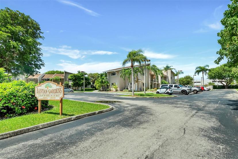 Picture of 16210 SW 92Nd Ave # 19, Palmetto Bay FL 33157