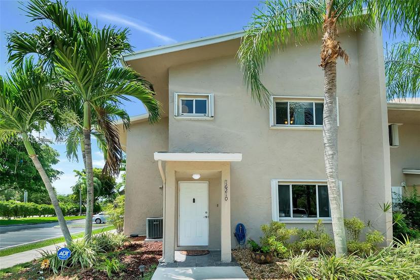 Picture of 16210 SW 92Nd Ave # 19, Palmetto Bay FL 33157