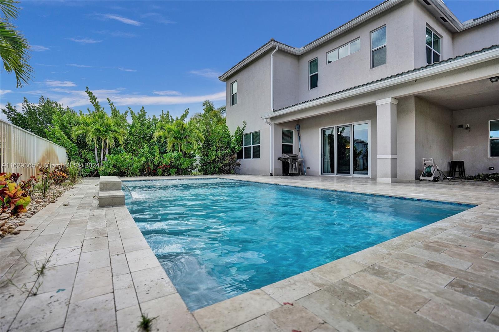Picture of 8959 Cypress Grove Ln, Royal Palm Beach, FL 33411