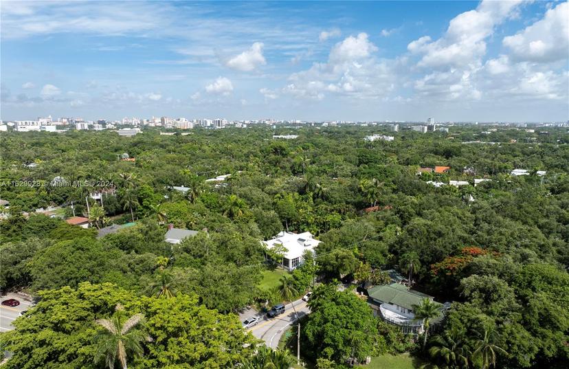 Picture of 1701 S Bayshore Dr, Miami FL 33133