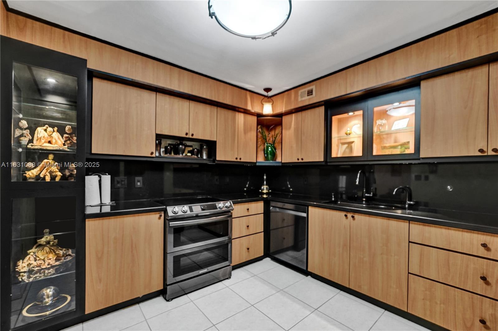 Picture of 2802 N 46Th Ave # B425, Hollywood, FL 33021