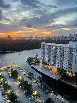Picture of 500 Bayview Dr, Sunny Isles Beach, FL 33160