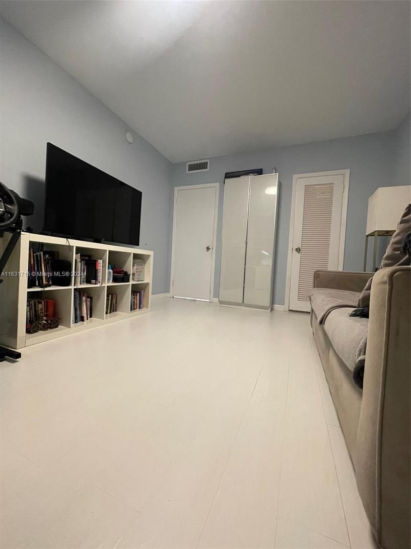 Picture of 500 Bayview Dr, Sunny Isles Beach FL 33160