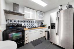 Picture of 468 NE 206Th Ln # 101, Miami, FL 33179