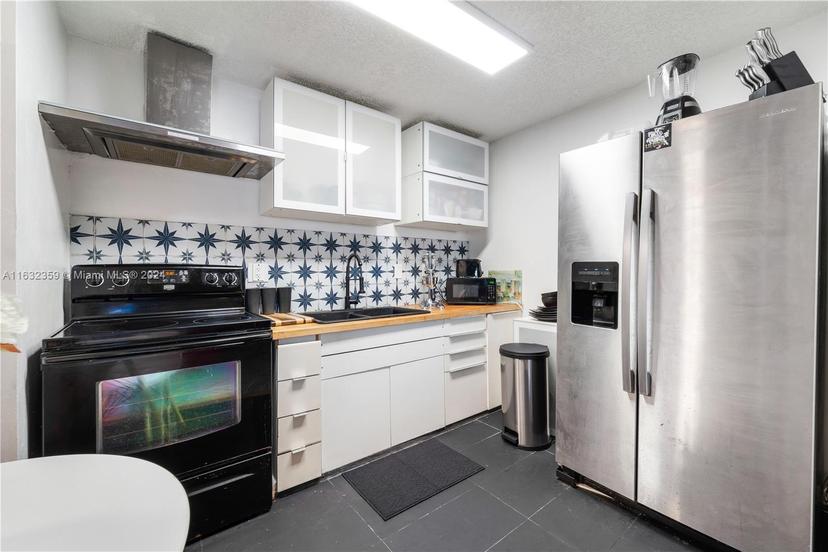 Picture of 468 NE 206Th Ln # 101, Miami FL 33179