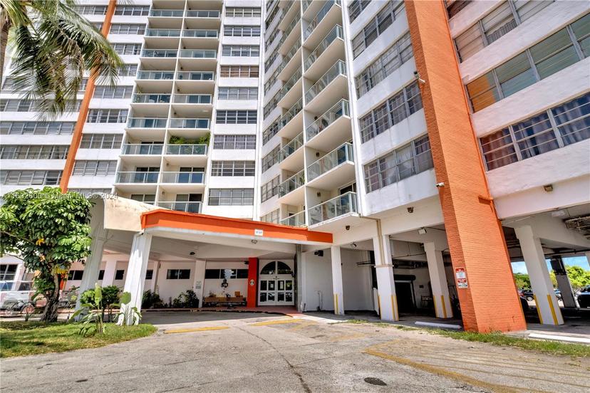 Picture of 1351 NE Miami Gardens Dr # 722E, Miami FL 33179