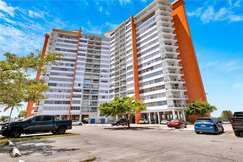 Picture of 1351 NE Miami Gardens Dr # 722E, Miami FL 33179