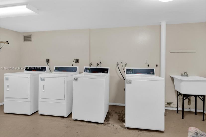 Picture of 1351 NE Miami Gardens Dr # 722E, Miami FL 33179