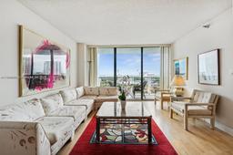 Picture of 20505 E Country Club Dr # 1532, Aventura, FL 33180