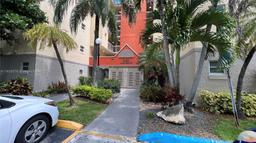 Picture of 8323 Lake Dr # 406, Doral, FL 33166