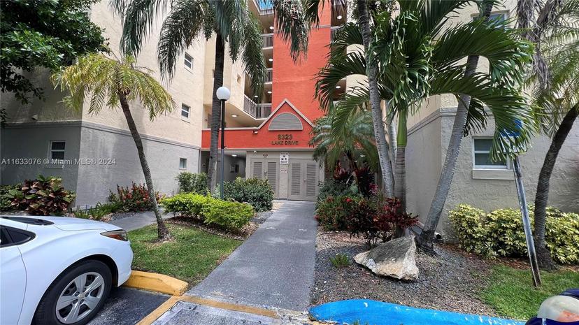 Picture of 8323 Lake Dr # 406, Doral FL 33166
