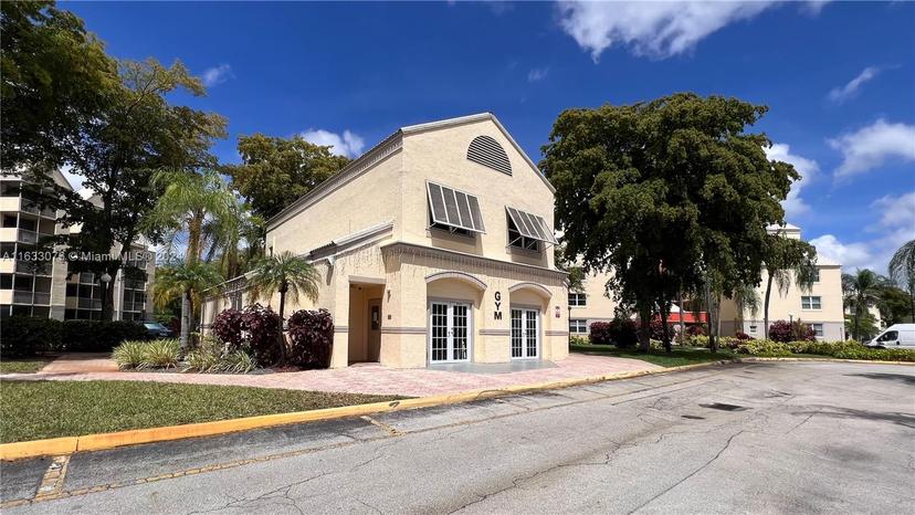 Picture of 8323 Lake Dr # 406, Doral FL 33166