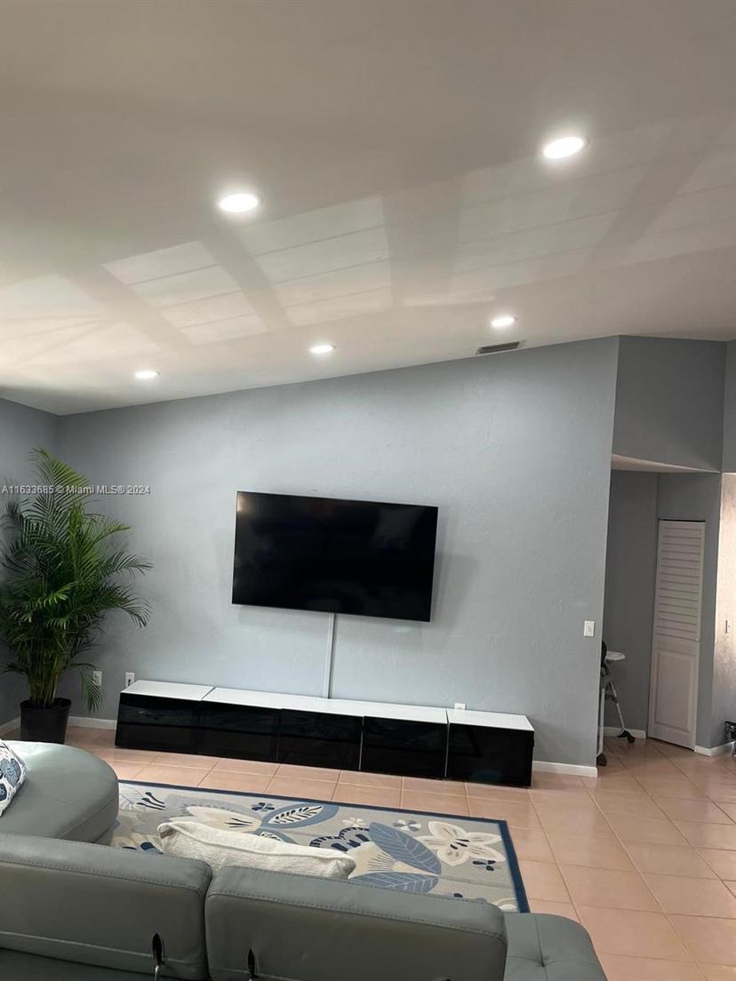 Picture of 5299 Europa Dr # I, Boynton Beach FL 33437