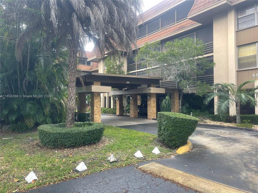 Picture of 661 NE 195Th St # 309, Miami FL 33179